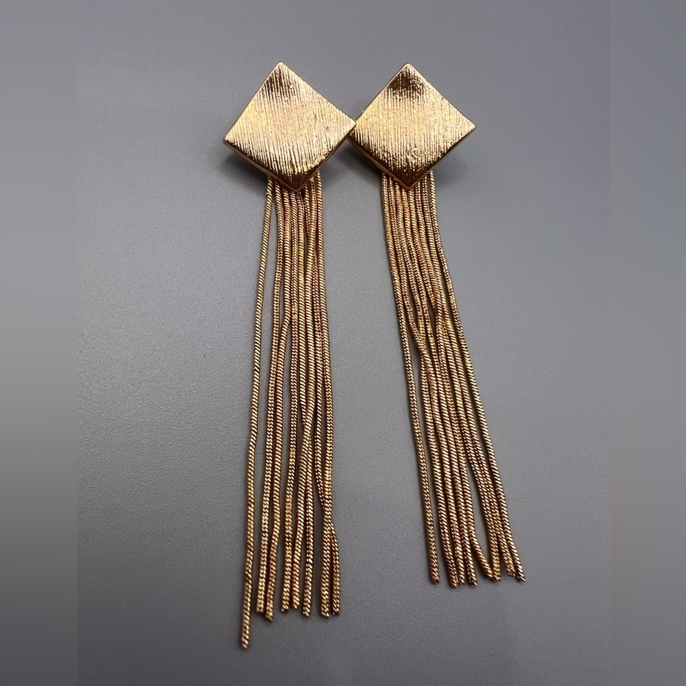 5/$25 Elegant Gold Tassel Earrings - Picture 2 of 6
